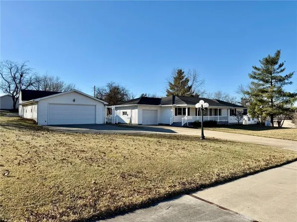 320 W Torrance St, Maryville, MO 64468