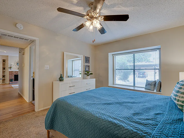 Indian Creek Apartments — Photo 8