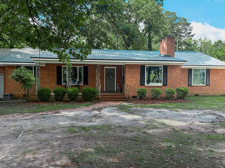 909 SE Greenville Blvd — Photo 2