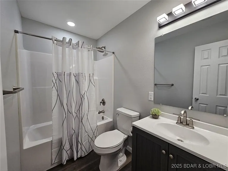 4861 University Ln — Photo 11