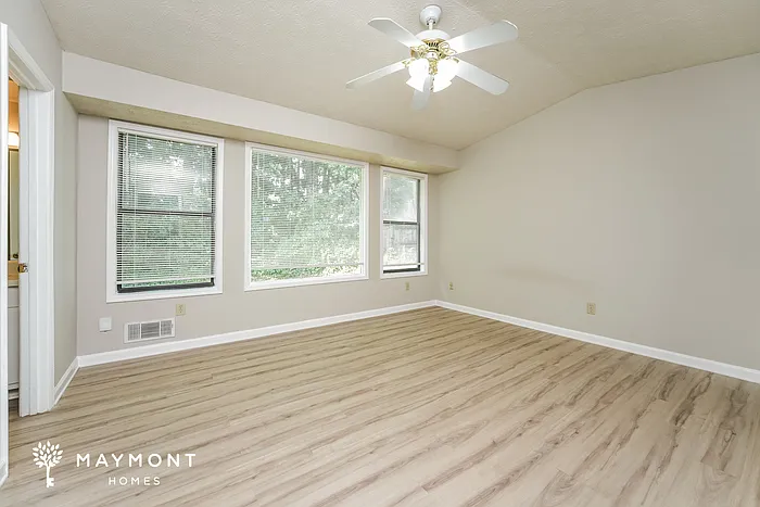 5975 Wellborn Trl — Photo 8