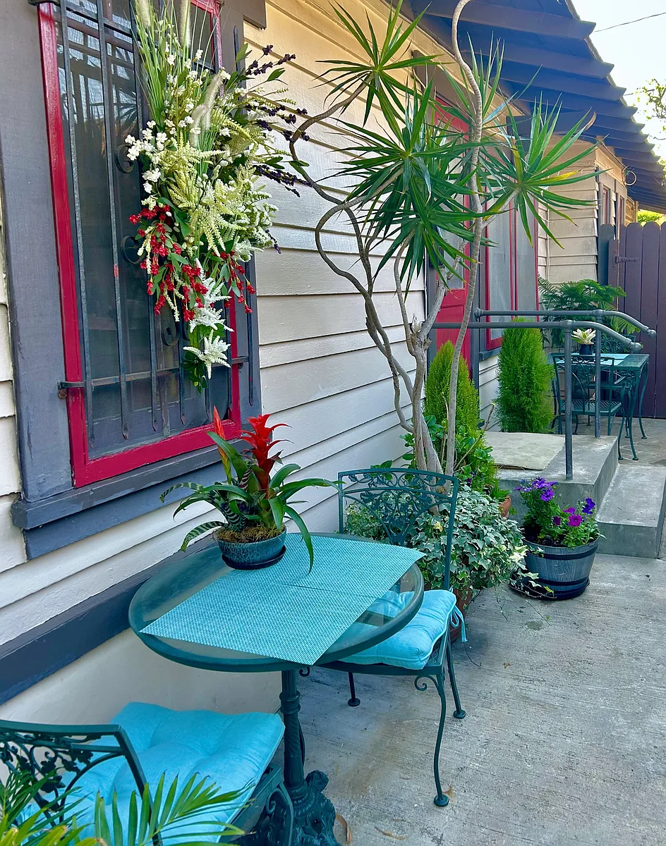 private patio - 221 N Wilton Pl #1A