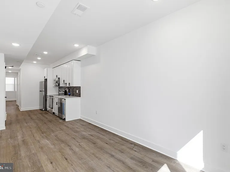 2146 N Franklin St #2 — Photo 8