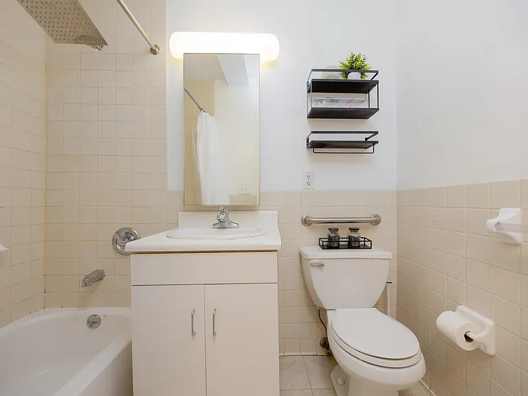 2023 Belmont Ave #5C — Photo 8