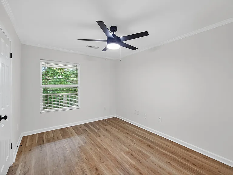 341 W Coleman Blvd #G — Photo 12