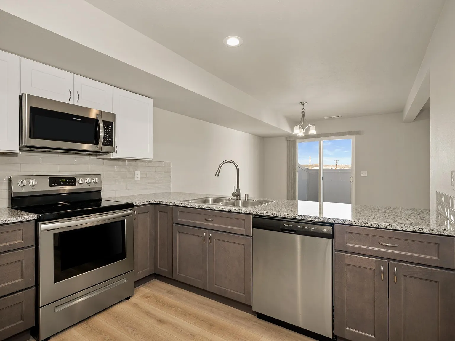 7229 E Pacific Way — Photo 2