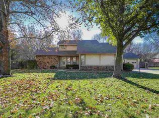 407 N Brook Forest Rd, Derby, KS 67037