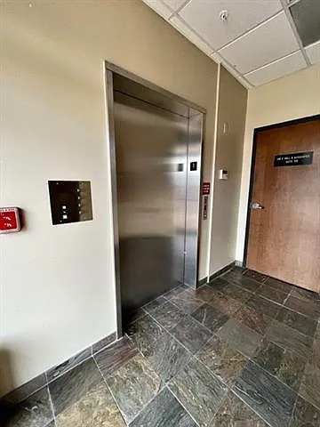 800 N Causeway Blvd #201 — Photo 4