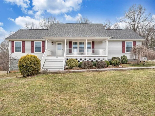 1086 Blackwater Hills Dr, Glade Hill, VA 24092