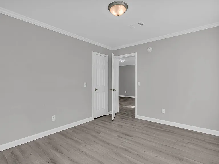 1040 Thomasville Estates Way SE — Photo 9
