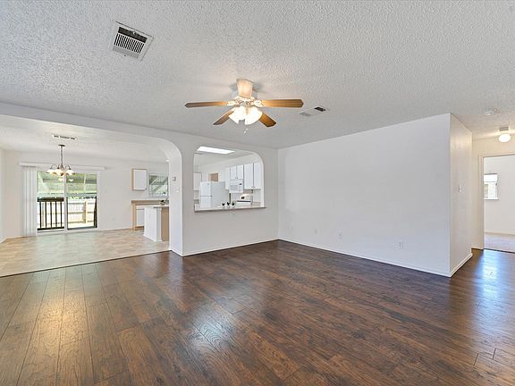 2nd image of 3602 Meadow Park Dr