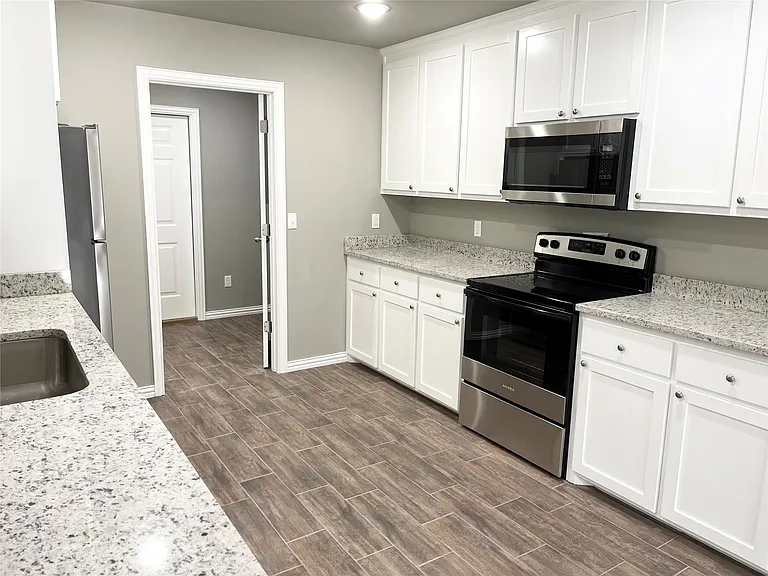 504 S 14th Ave — Photo 5