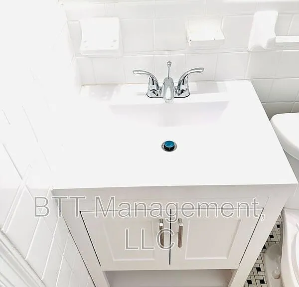 907 Hudson Ave #3 — Photo 33