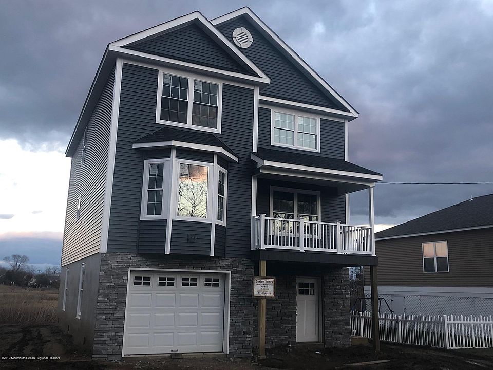 1st image of 204 Ash St