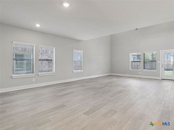 2nd image of 3913 Zinnia Way