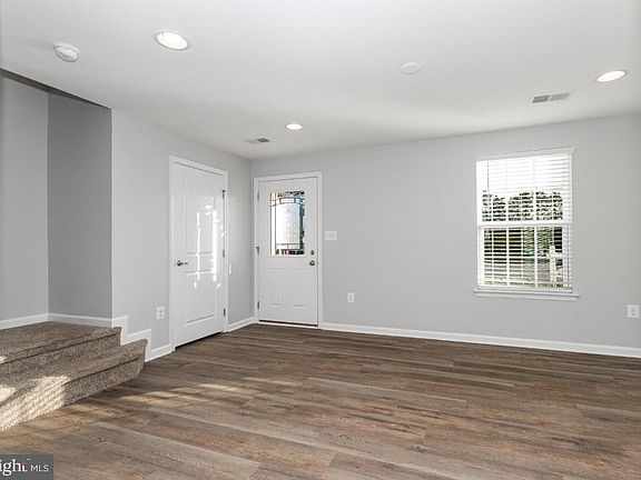 4th image of 3009 Revere St