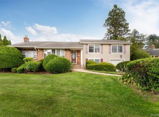 11 Eaton Rd, Syosset, NY 11791