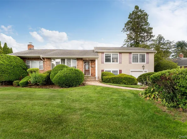 11 Eaton Road, Syosset, NY 11791