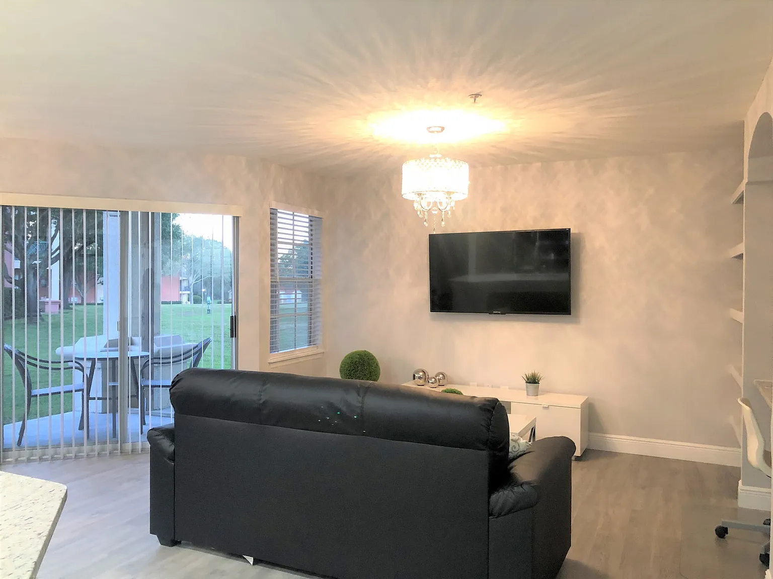 1 bed, 1.0 bath, 842 sqft, $2,500 — Photo 4