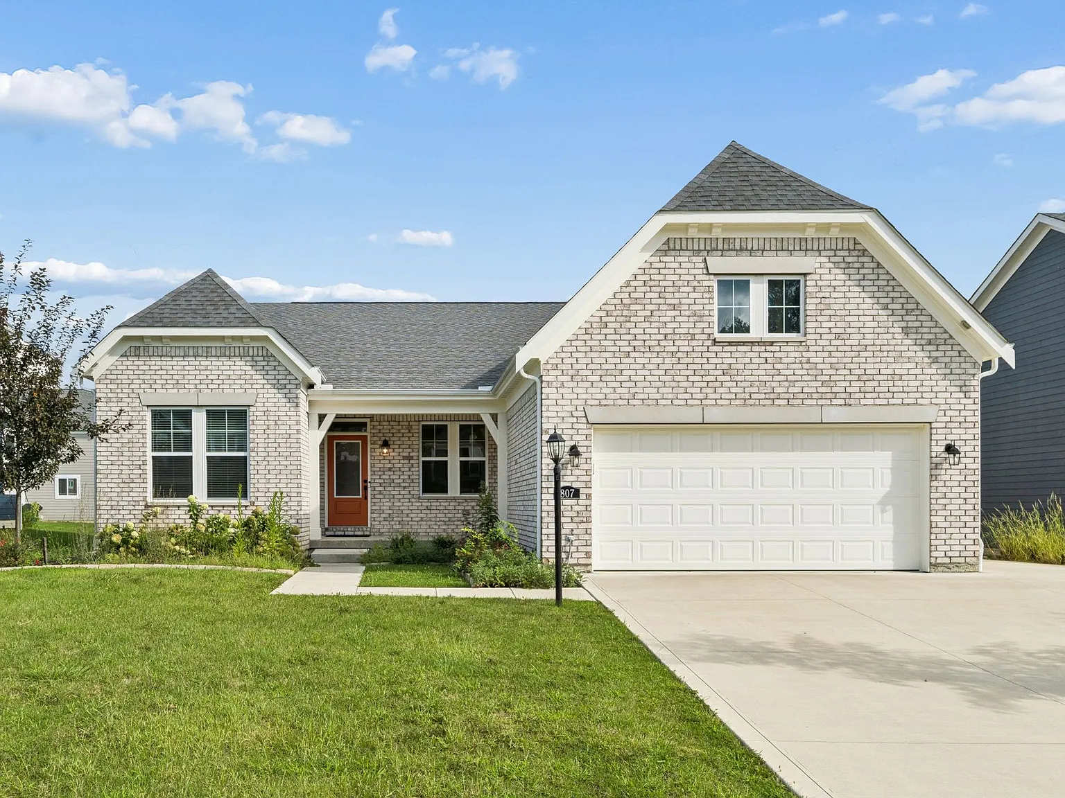 4 bed, 3325 sqft, $3,499 — Photo 2