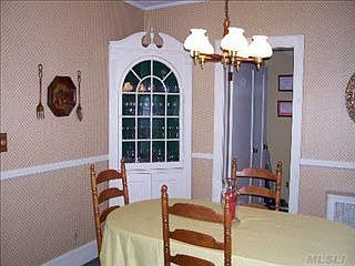 4th image of 24 Oak St
