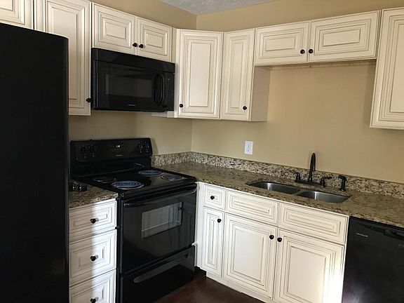 Beautiful kitchen with granite and hardwood floors