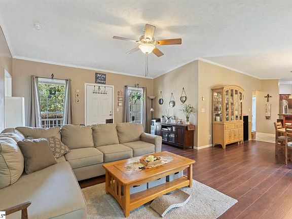 4th image of 132 Woodcliff Dr