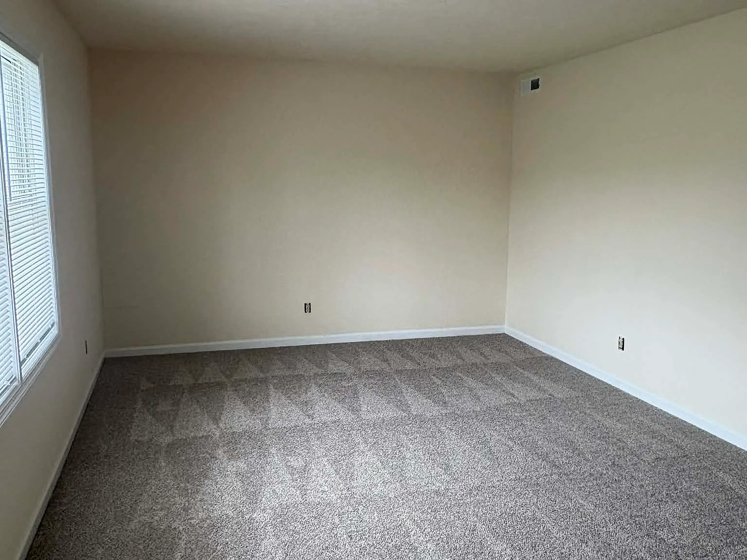 1721 Oshea St - Unit C — Photo 2