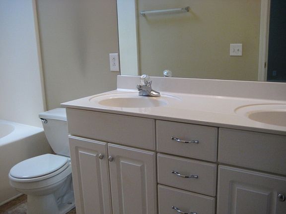 5th image of 2179 Oak Hill Dr