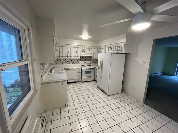 5th image of 1311 W Lunt Ave #303