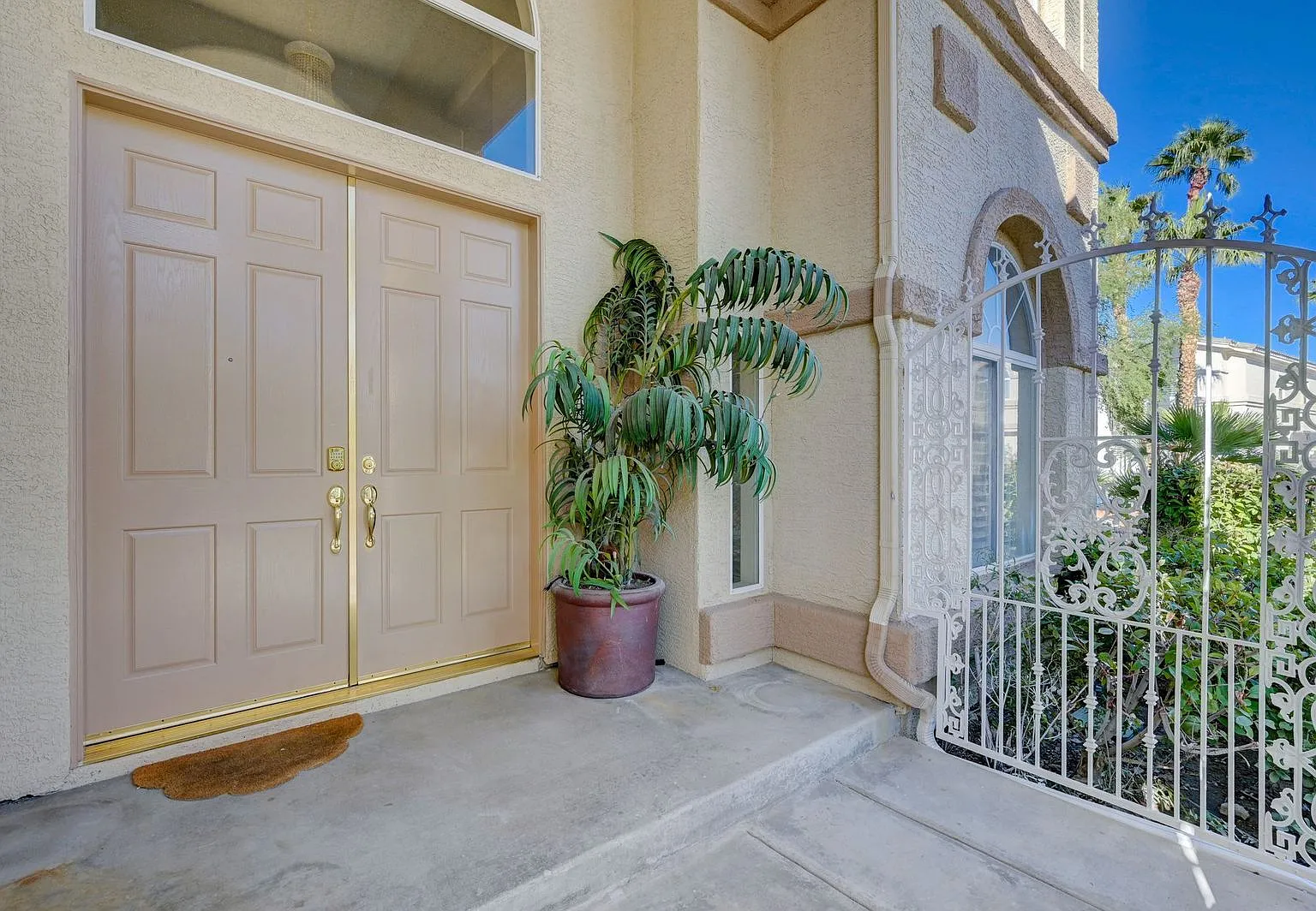 4 bed, 4025 sqft, $5,200 — Photo 4