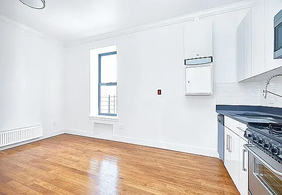 2095 Madison Avenue — Photo 3