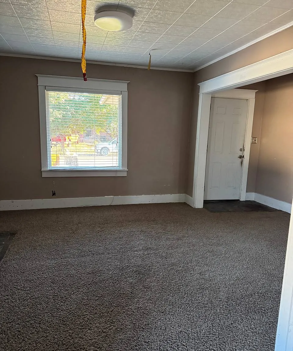 137 E Center St - Urrey Property Managment — Photo 4
