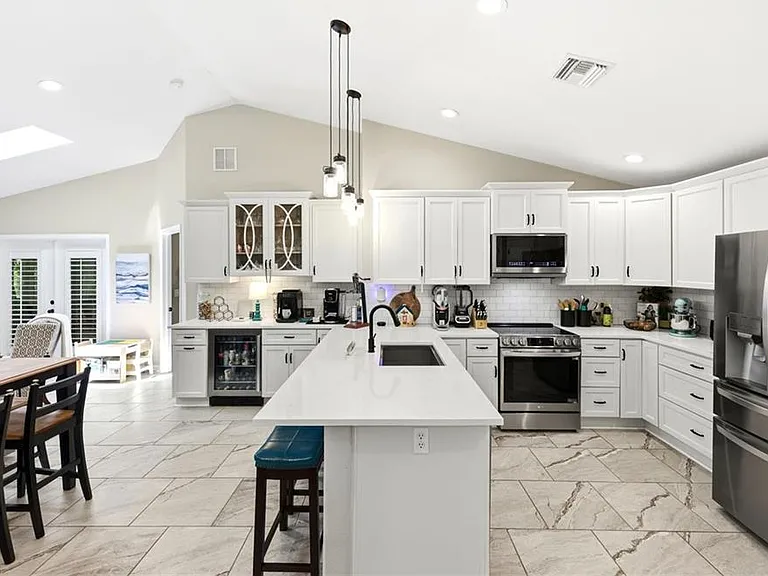6104 Waterway Bay Dr — Photo 10