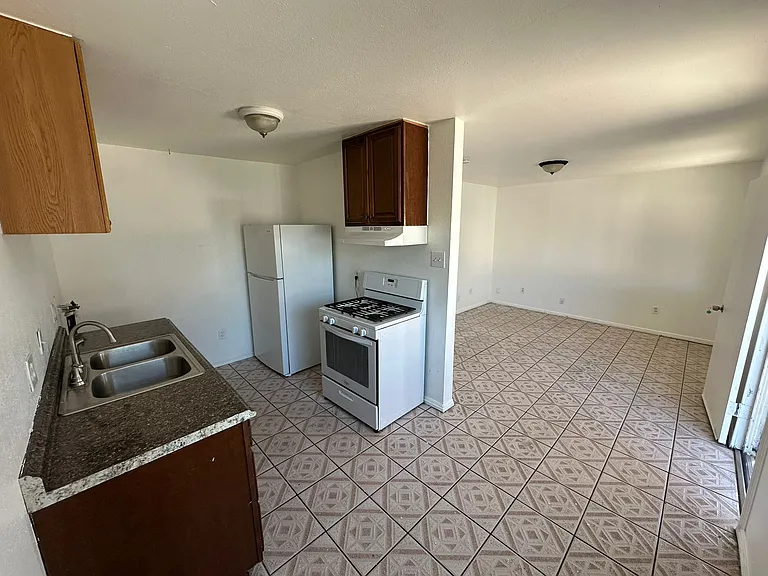 337 S 37th St #335 — Photo 10