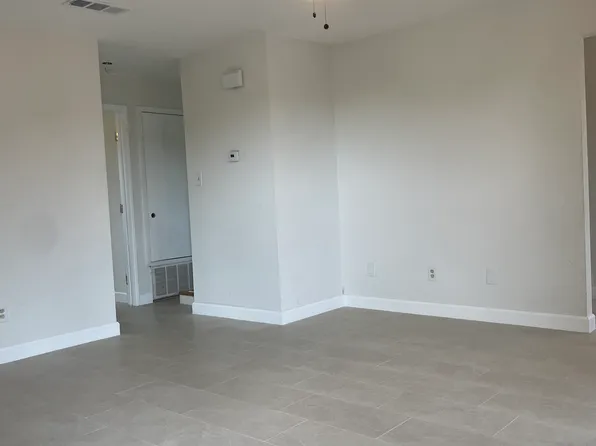 709 Quetzal St #4, Corpus Christi, TX 78418