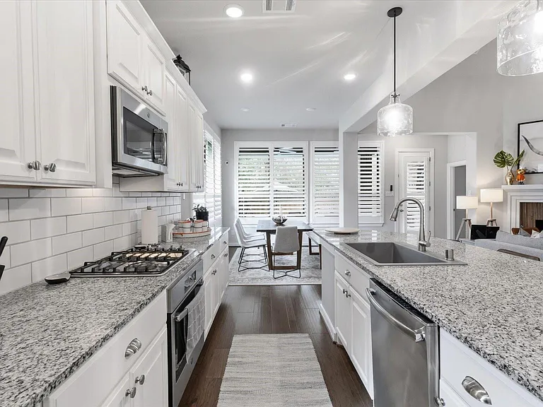 125 Russet Bend Pl N — Photo 16