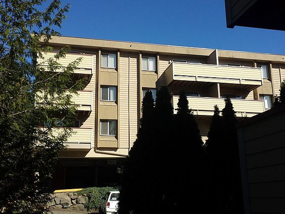 2nd image of 425 Bellevue Way SE #41
