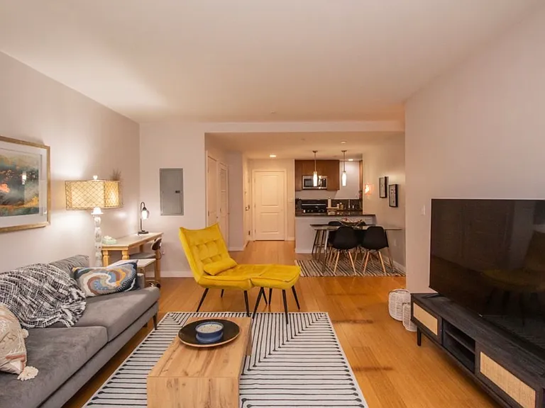 922 Beacon St #23C — Photo 16