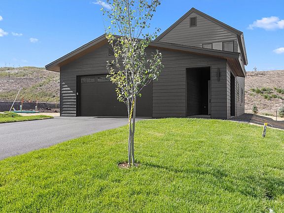 3rd image of 3199 EMERSON Trail