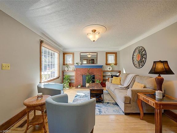 4th image of 15 Lyndsay St