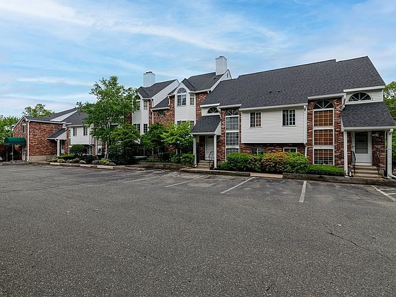 3rd image of 118 Tall Oaks Dr Unit D