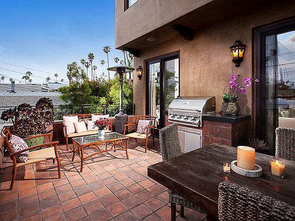Patio w Viking Grill