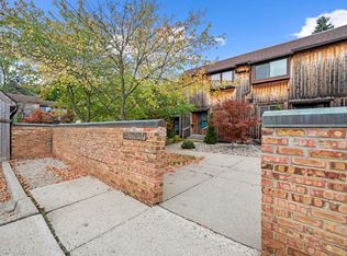 2165 Pauline Ct, Ann Arbor, MI 48103