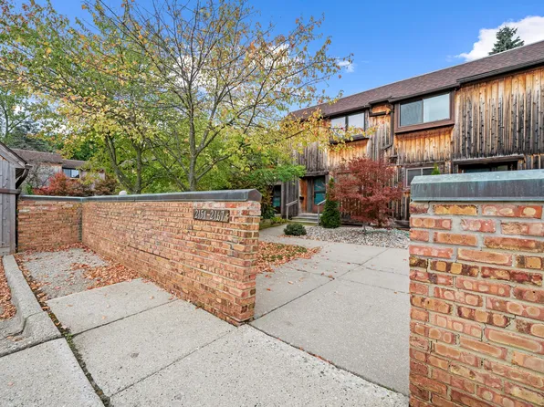 2165 Pauline Ct, Ann Arbor, MI 48103