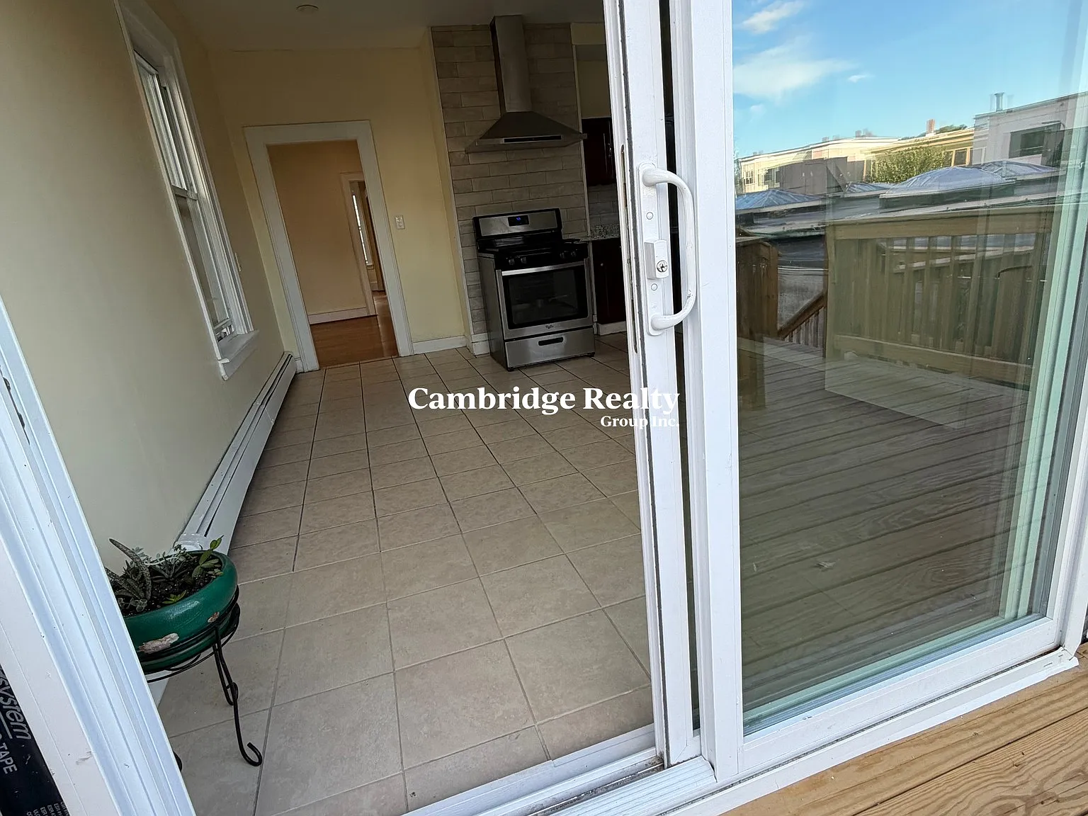 3 bed, 1.0 bath, 1000 sqft, $3,300 — Photo 4