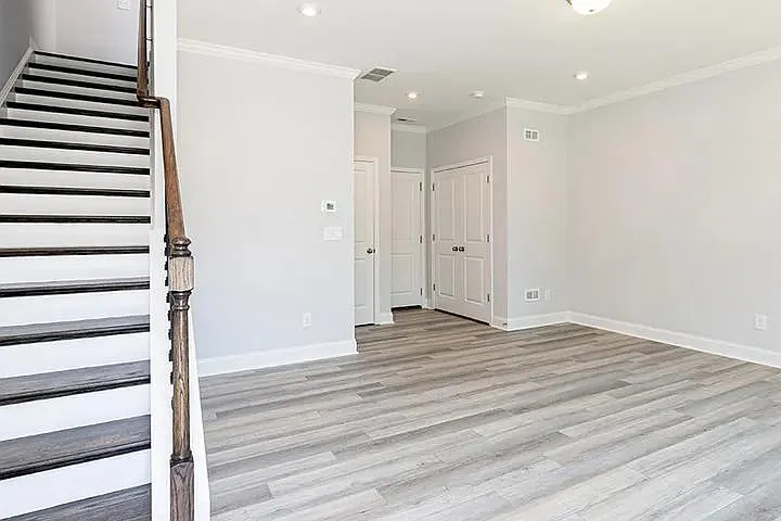 3 bed, 2.5 bath, 2005 sqft, $2,450 — Photo 2