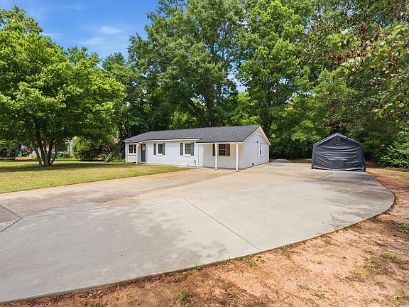 3rd image of 15 Coulter Dr