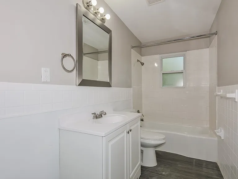 470349_028_bathroom_13252253.jpg