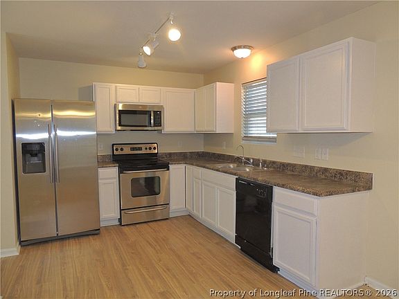 3rd image of 46 Hallow Oak St